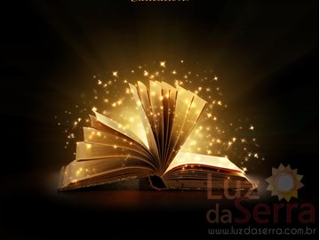 Livro com páginas iluminadas
